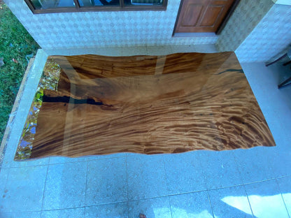 Luxury handcrafted Suarwood and resin dining table centerpiece for modern homes