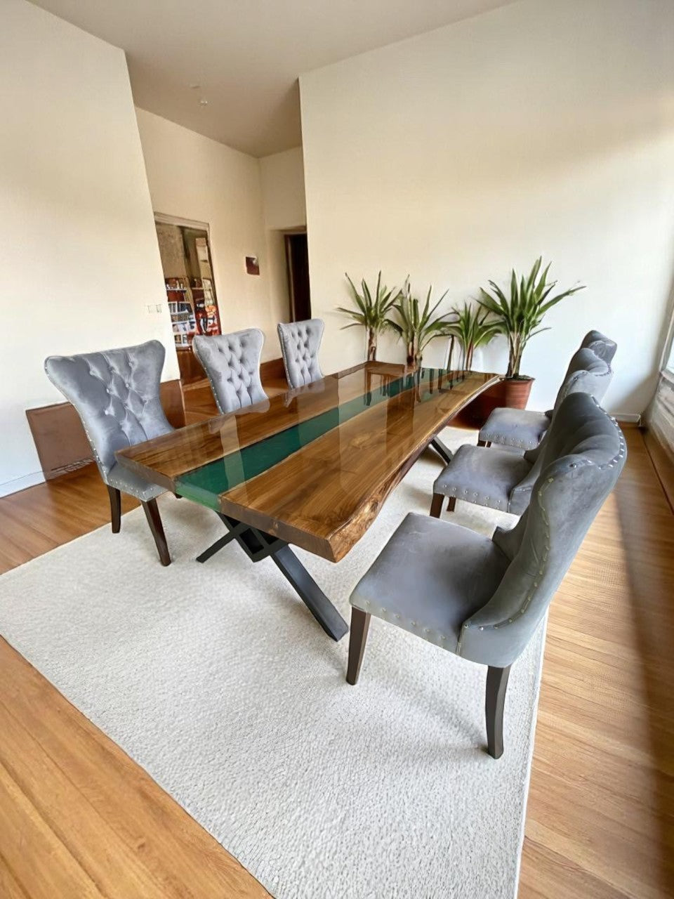 Modern dining room centerpiece in teakwood and jade resin – Heavenly Home Furniture Bali