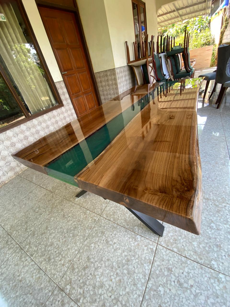Sustainable teakwood dining table with jade resin inlay, high gloss finish